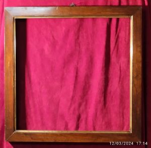 cornice in noce con profilo in ottone sagomato I° XIX° sec. luce cm.45.5 x 48.5 est. 59x 58
